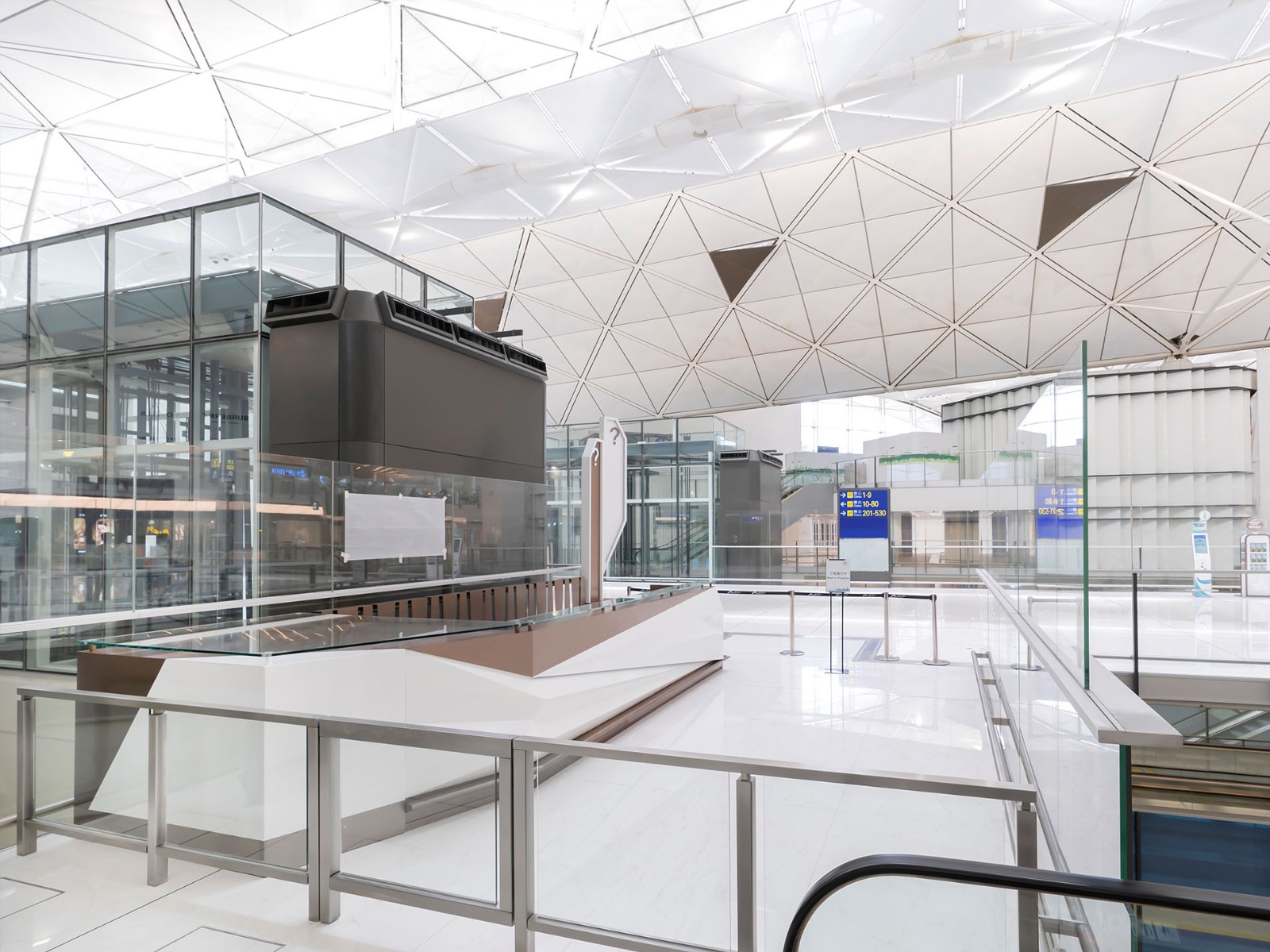 Hong Kong International Airport Terminal 2 Departure Hall